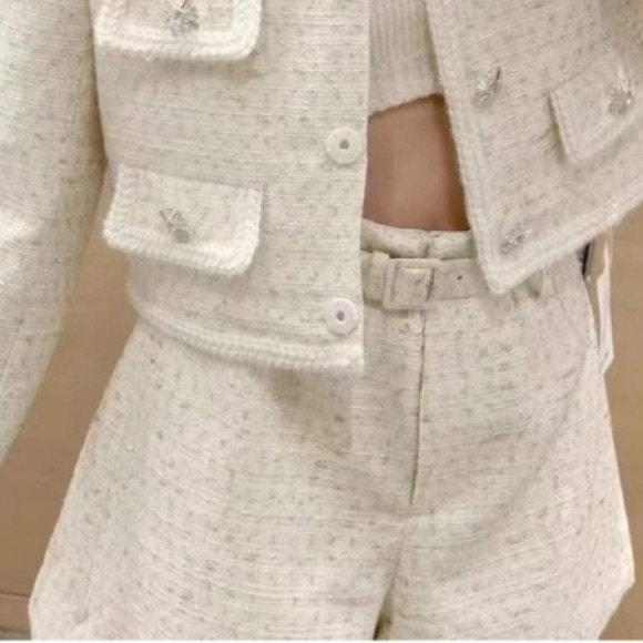 SELF PORTRAIT NWOT Cream Boucle with Gold Tinsel Belted Shorts size 6 - Picture 2 of 9